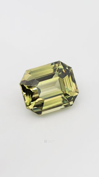 Apple Green Chrysoberyl thumbnail 2