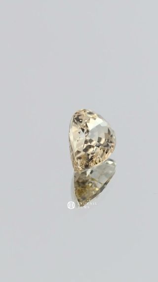 Natural Yellow Sapphire, Pear thumbnail 9